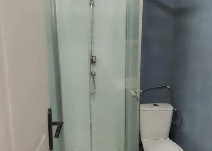 Cosy Independant Dans Un Jardin Prive בקתה טור